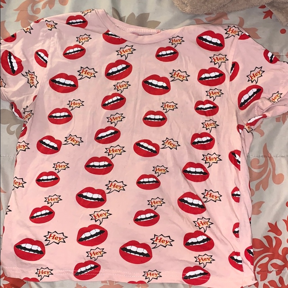 Cute Cropped Lip Shirt